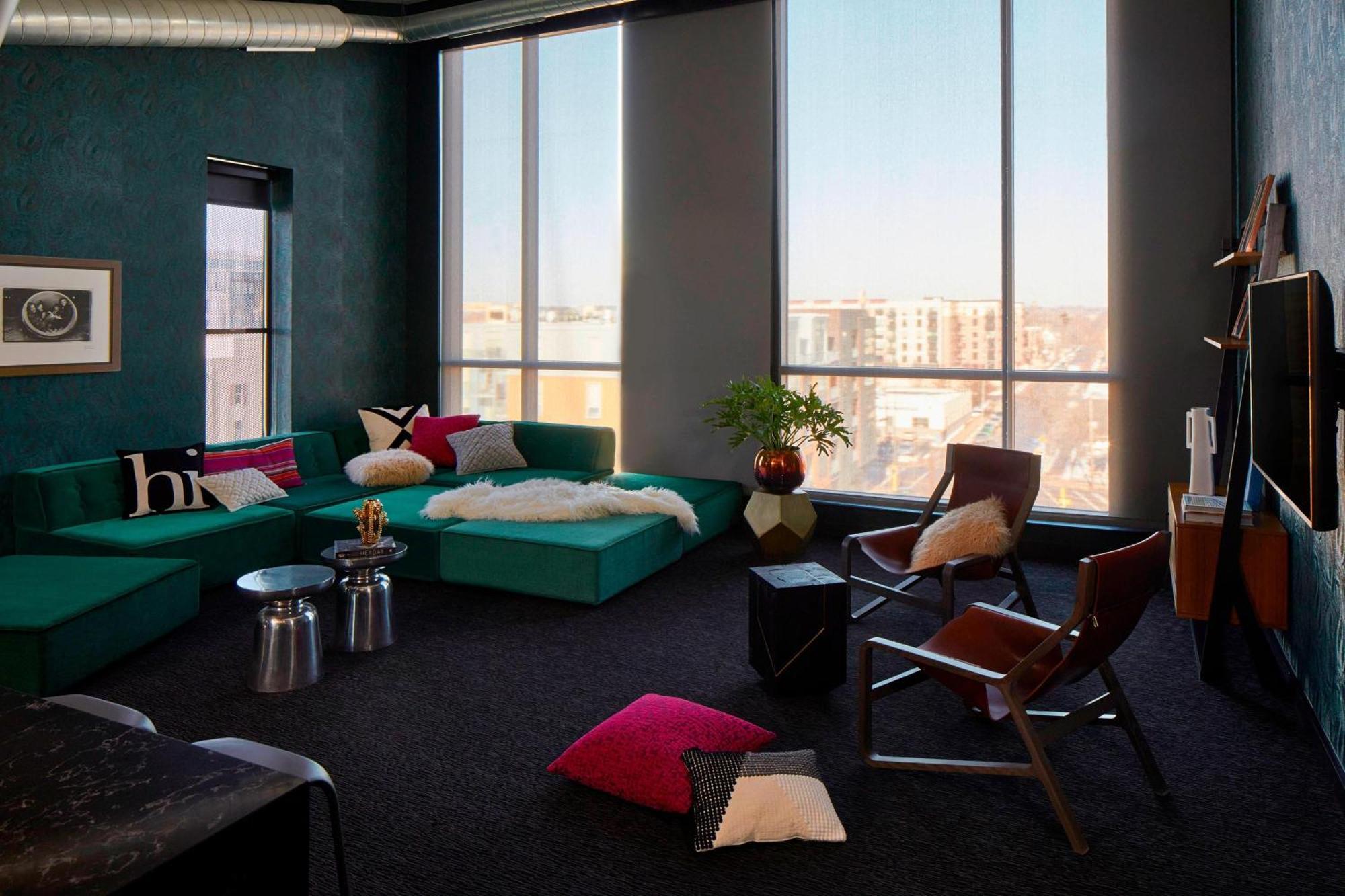 Moxy Minneapolis Uptown Экстерьер фото